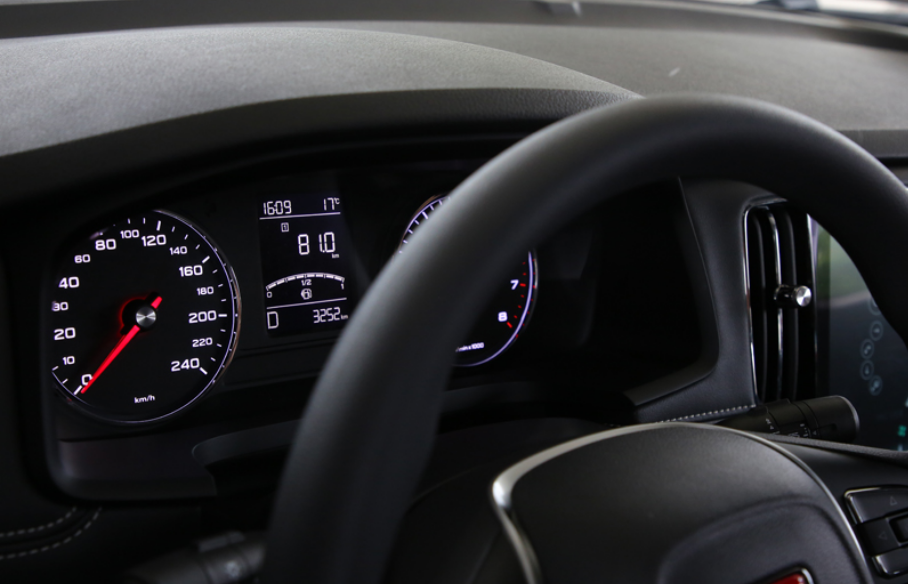 國產“省油王”？10萬不到就能買，榮威i6到底值不值？