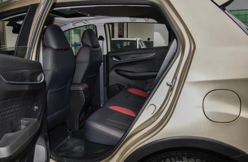 小型SUV，外观耐看动力平顺，远景X3适合家用吗？全方面评测！