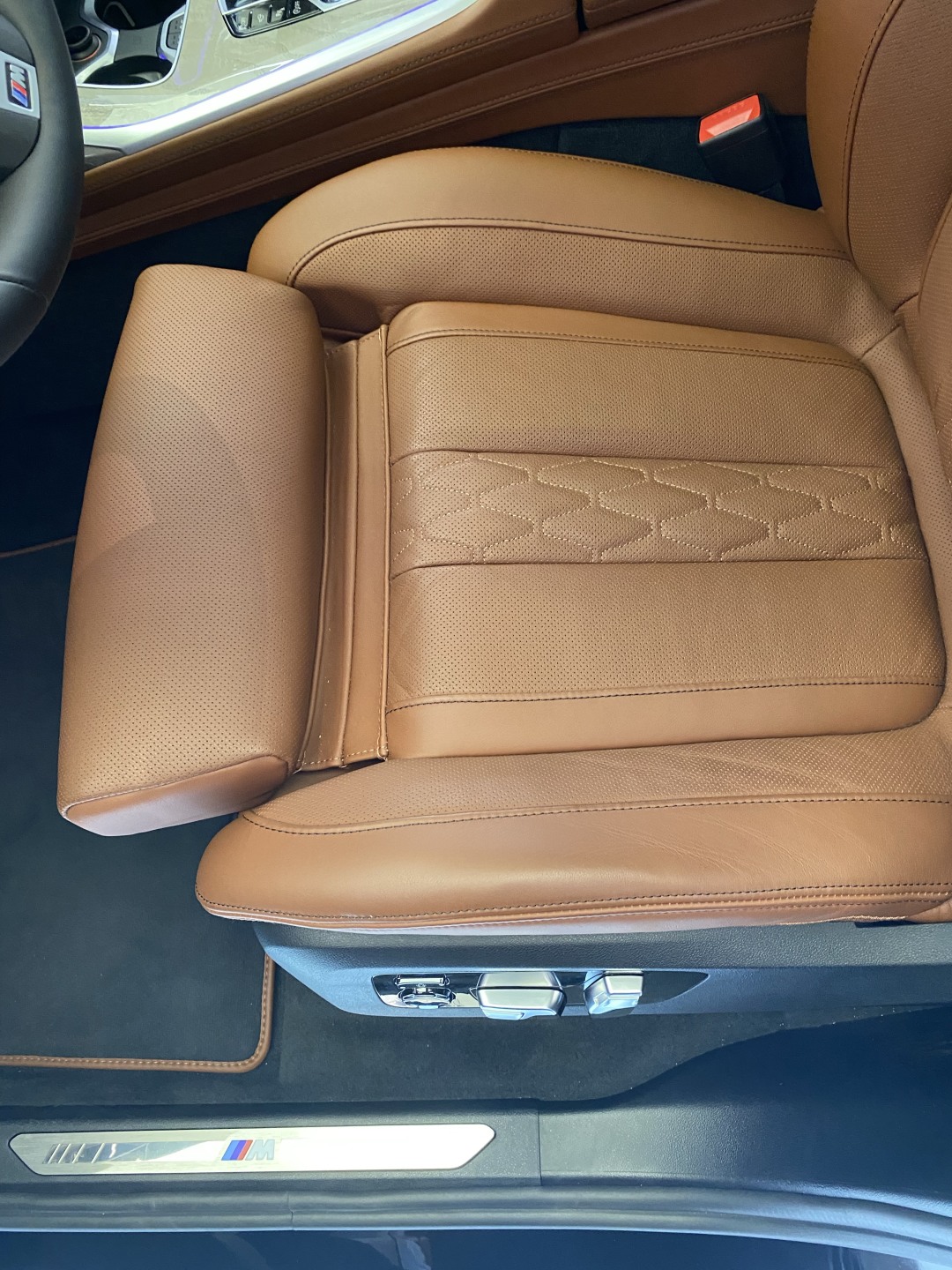 材料工程师评静态BMW X7：百万级宝马不该有槽点｜潘工车记