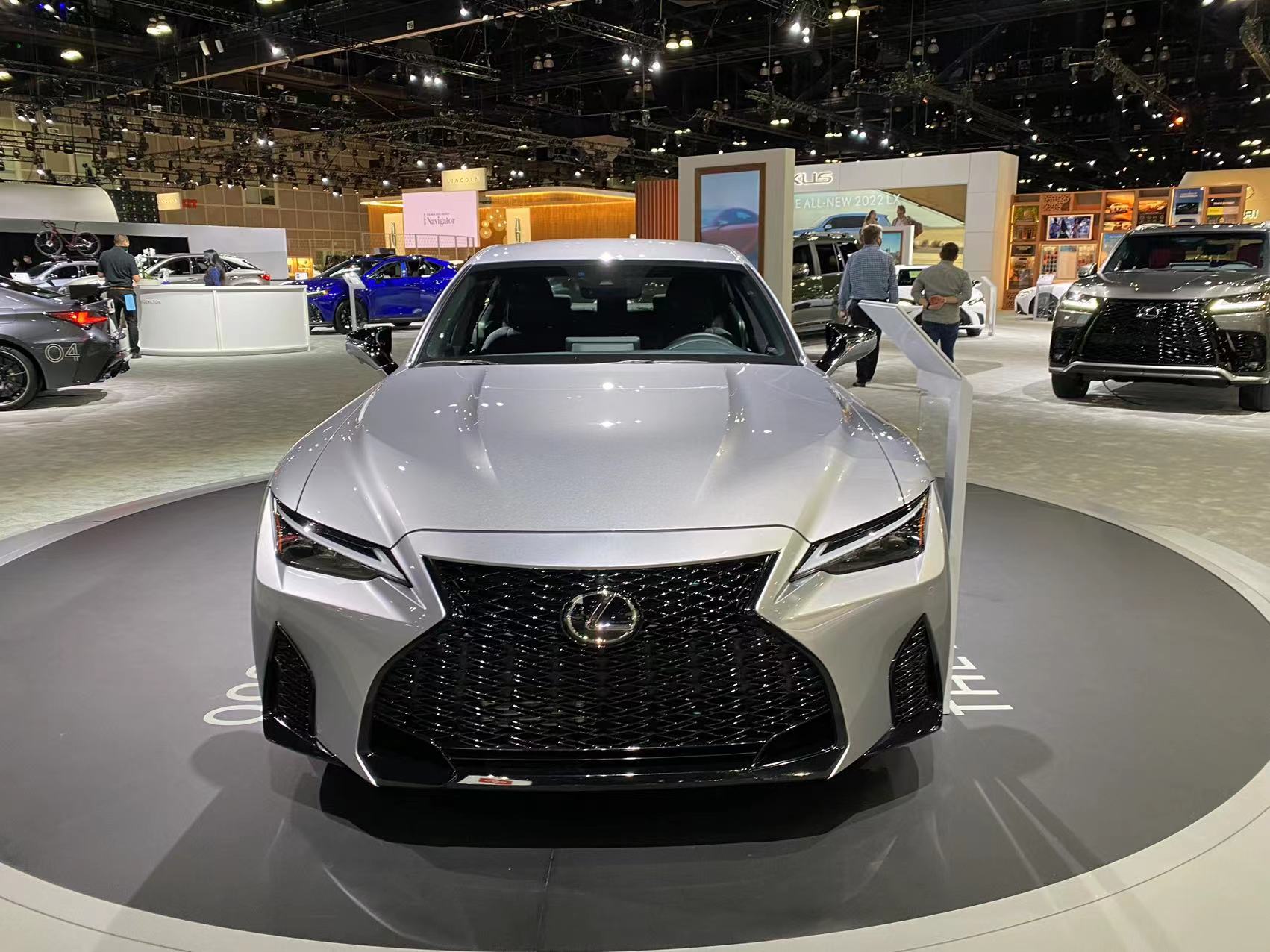 配5.0l v8自吸发动机 雷克萨斯is 500实车亮相 标配动态性能套件