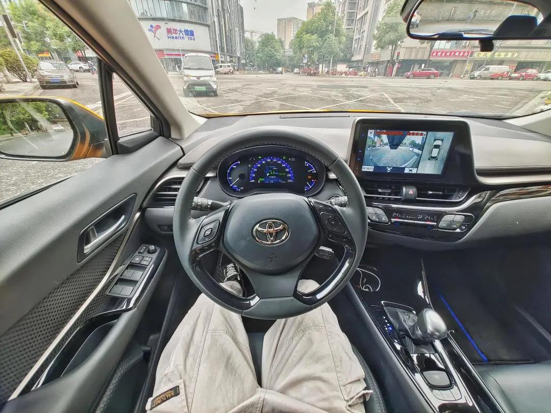 试驾广汽丰田C-HR双擎，平顺又灵活