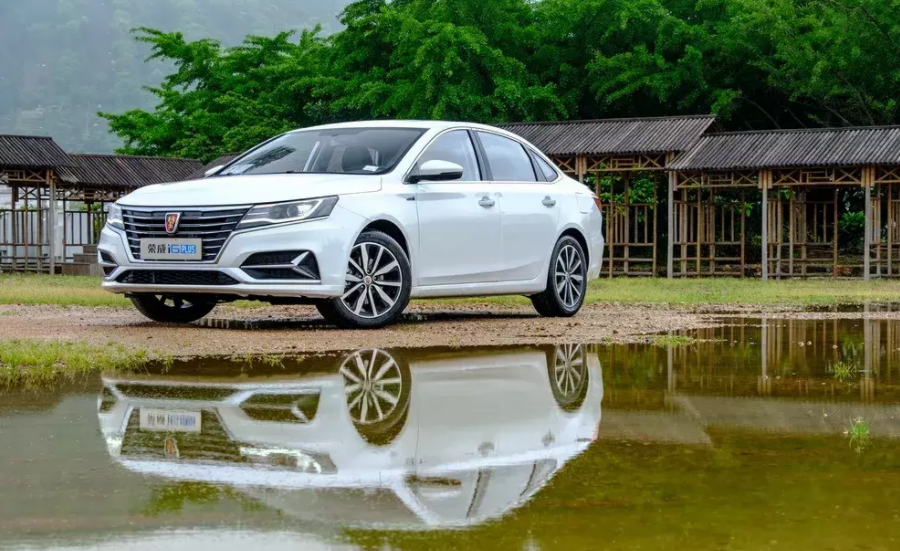 國產“省油王”？10萬不到就能買，榮威i6到底值不值？