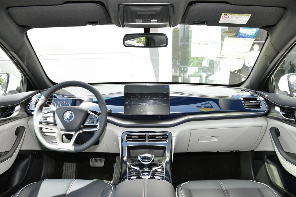 茂名万顺石化比亚迪王朝店秦PLUSEV热销中