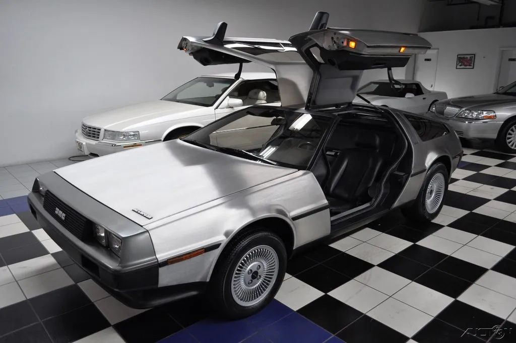 《回到未来》影迷看过来，几乎全新的时光机1983年DeLorean DMC-12