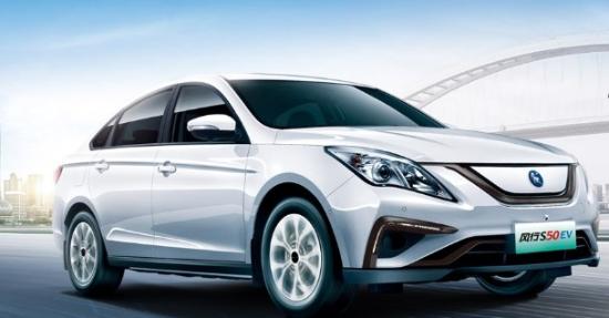 不用月薪过万也能开的新能源车 风行S50EV值得选择