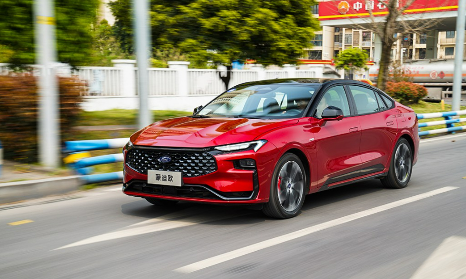 车长超4米9，内置大连屏，全新蒙迪欧开启预售