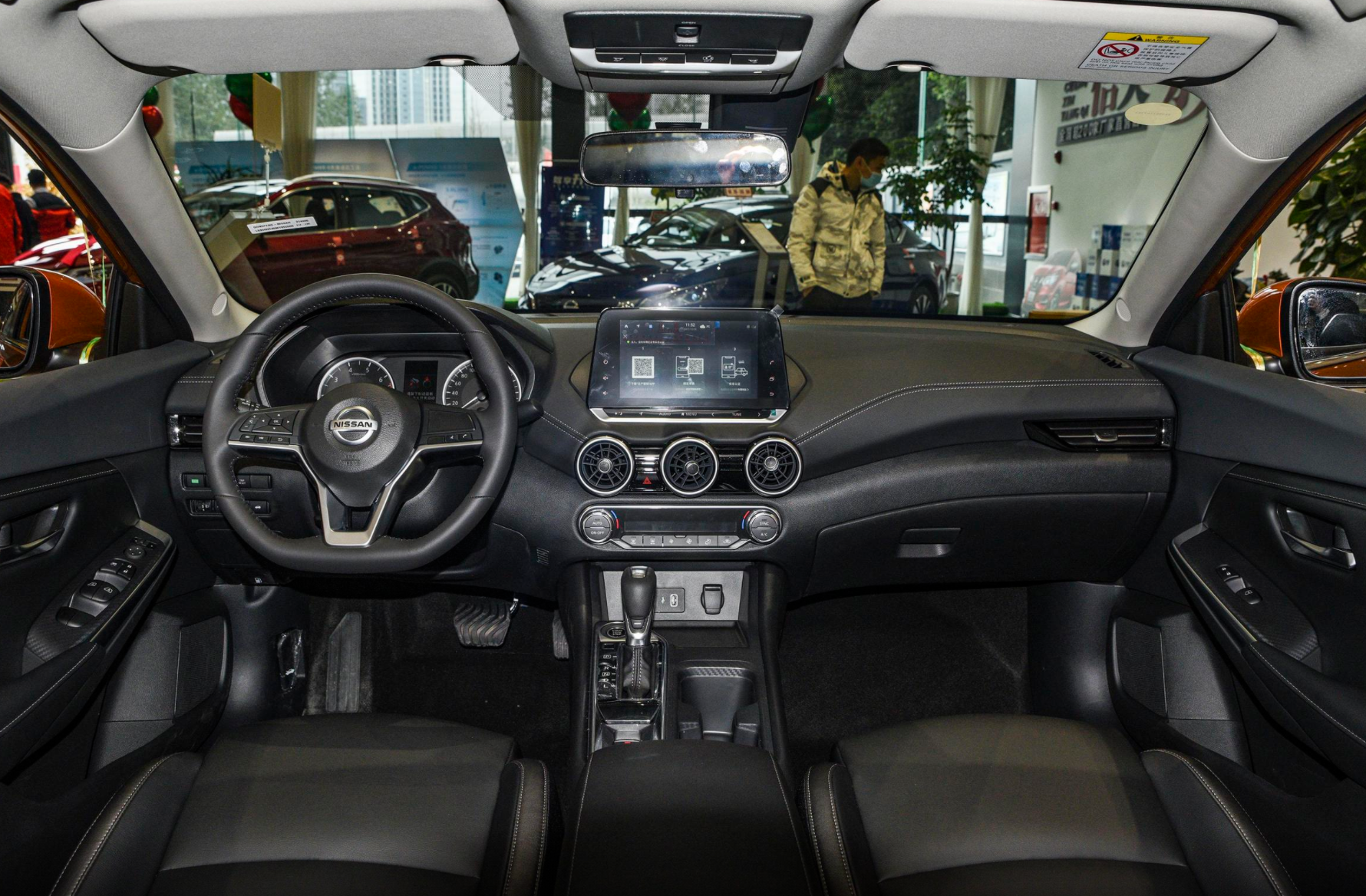 十多万家用车推荐，日产轩逸1.6L+CVT，油耗4.9L，哪款更实惠？