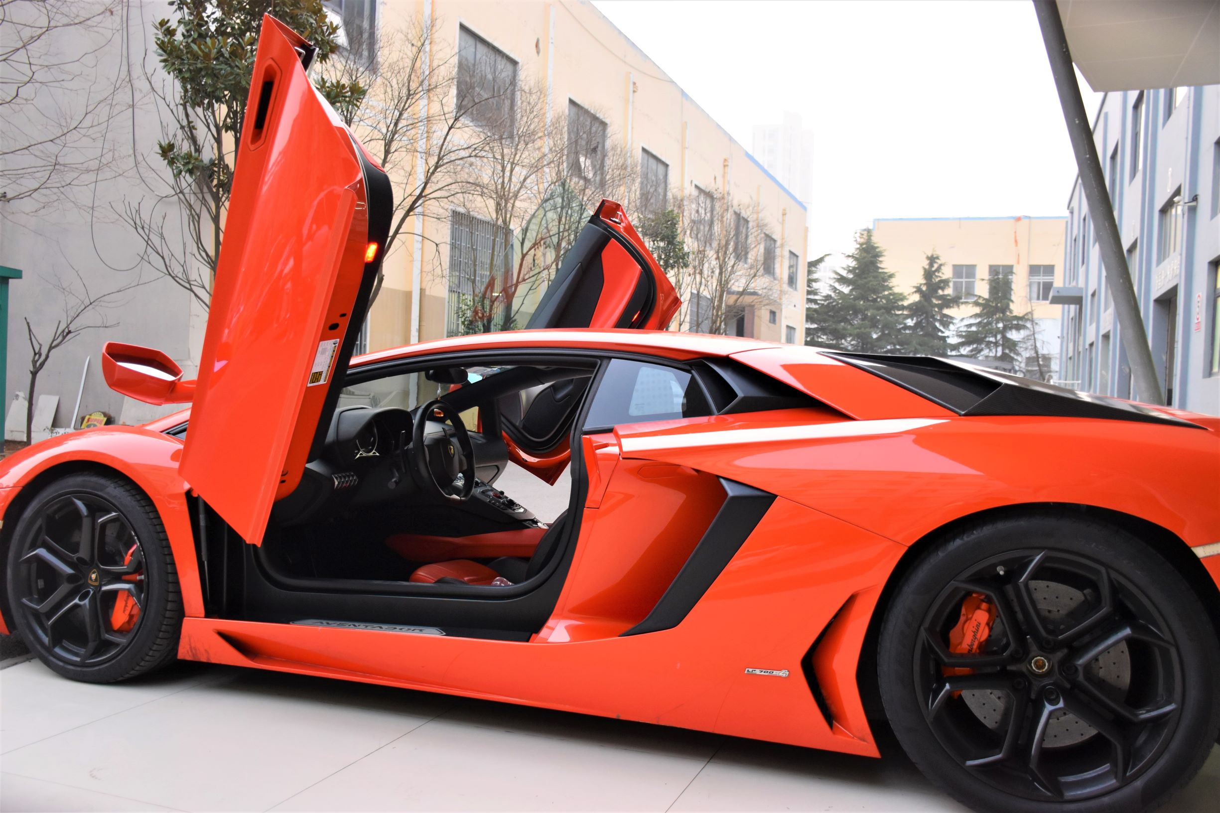 第一次开兰博基尼Aventador LP 700是种什么体验？
