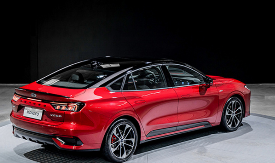 车长超4米9，内置大连屏，全新蒙迪欧开启预售