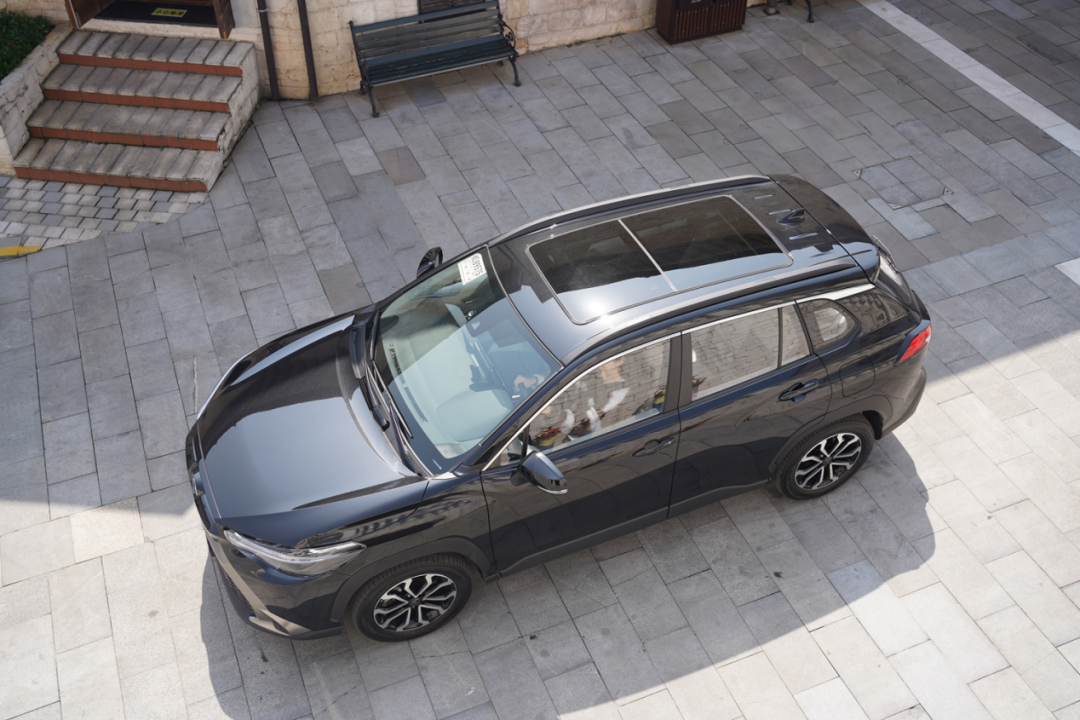 小巧好开还能装，有12万起步的丰田锋兰达，还要啥摩托车？