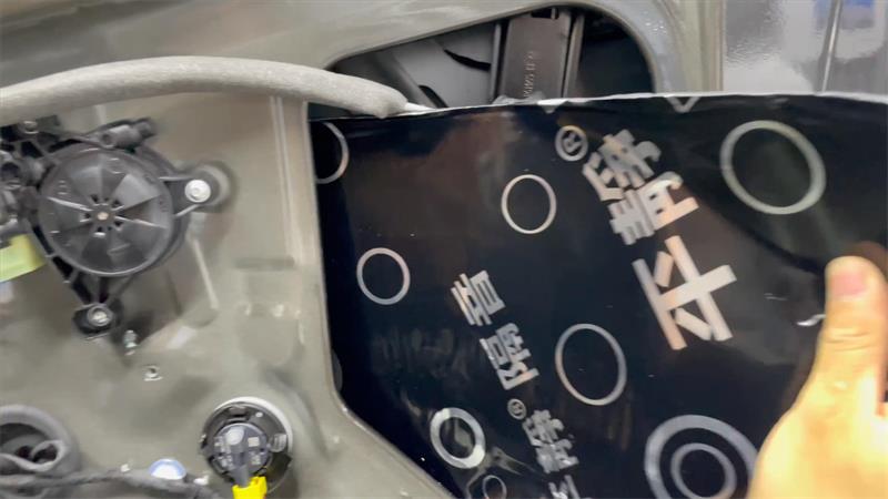 奥迪Q2升级原厂全套14喇叭B&O音响  驾驶舱秒变音乐厅