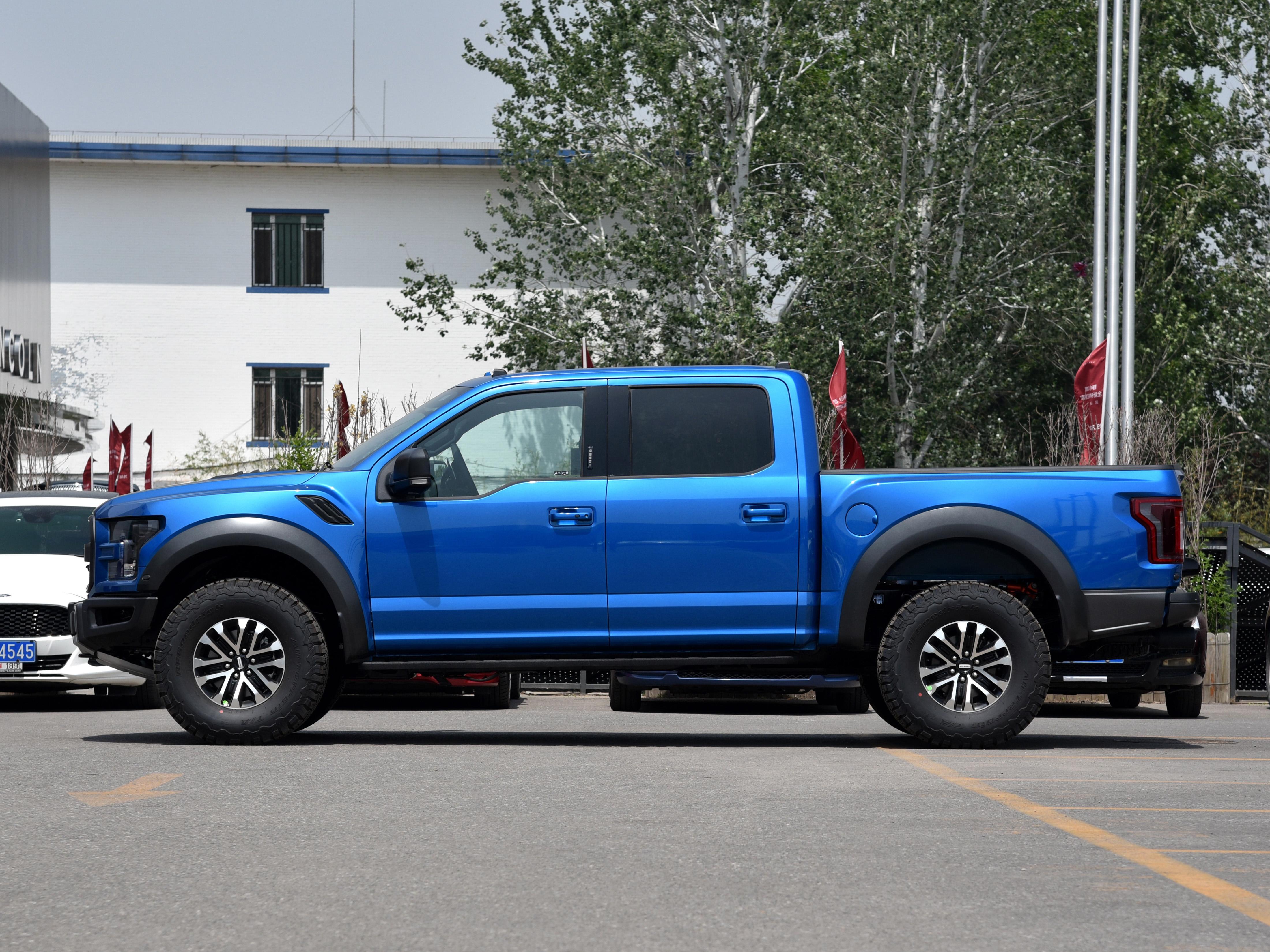 霸气卡车开上道,空间大的拉人车,实拍福特f-150