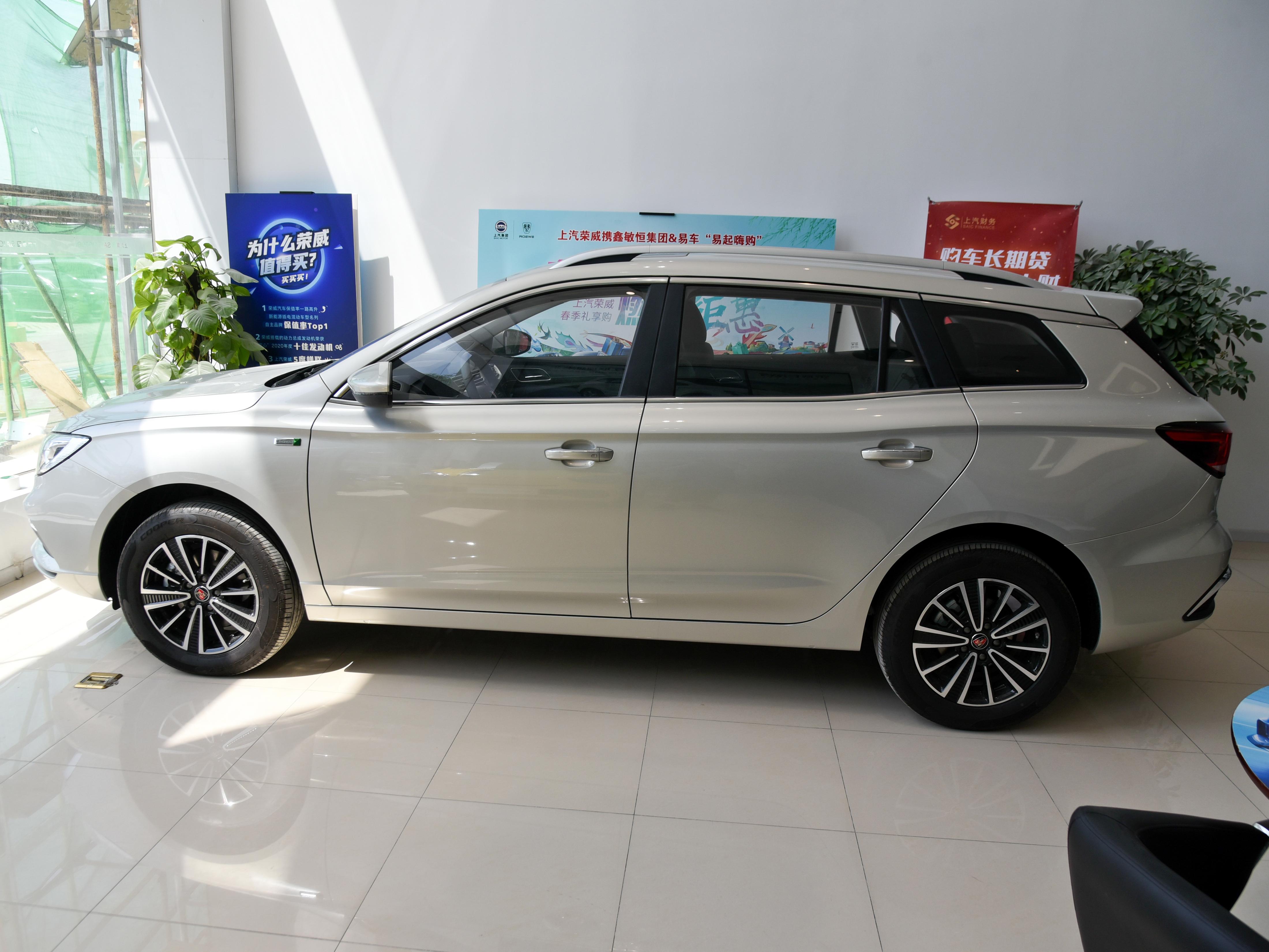 420公里续航跑出租都够用,后备厢比suv还能拉,实拍荣威ei5