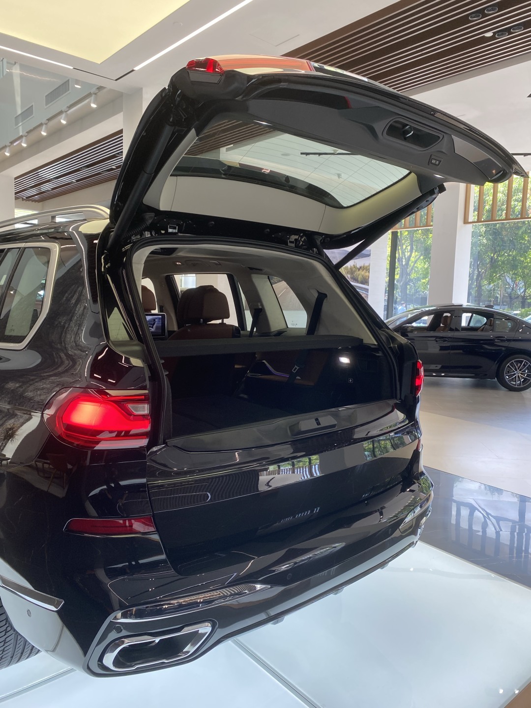 材料工程师评静态BMW X7：百万级宝马不该有槽点｜潘工车记