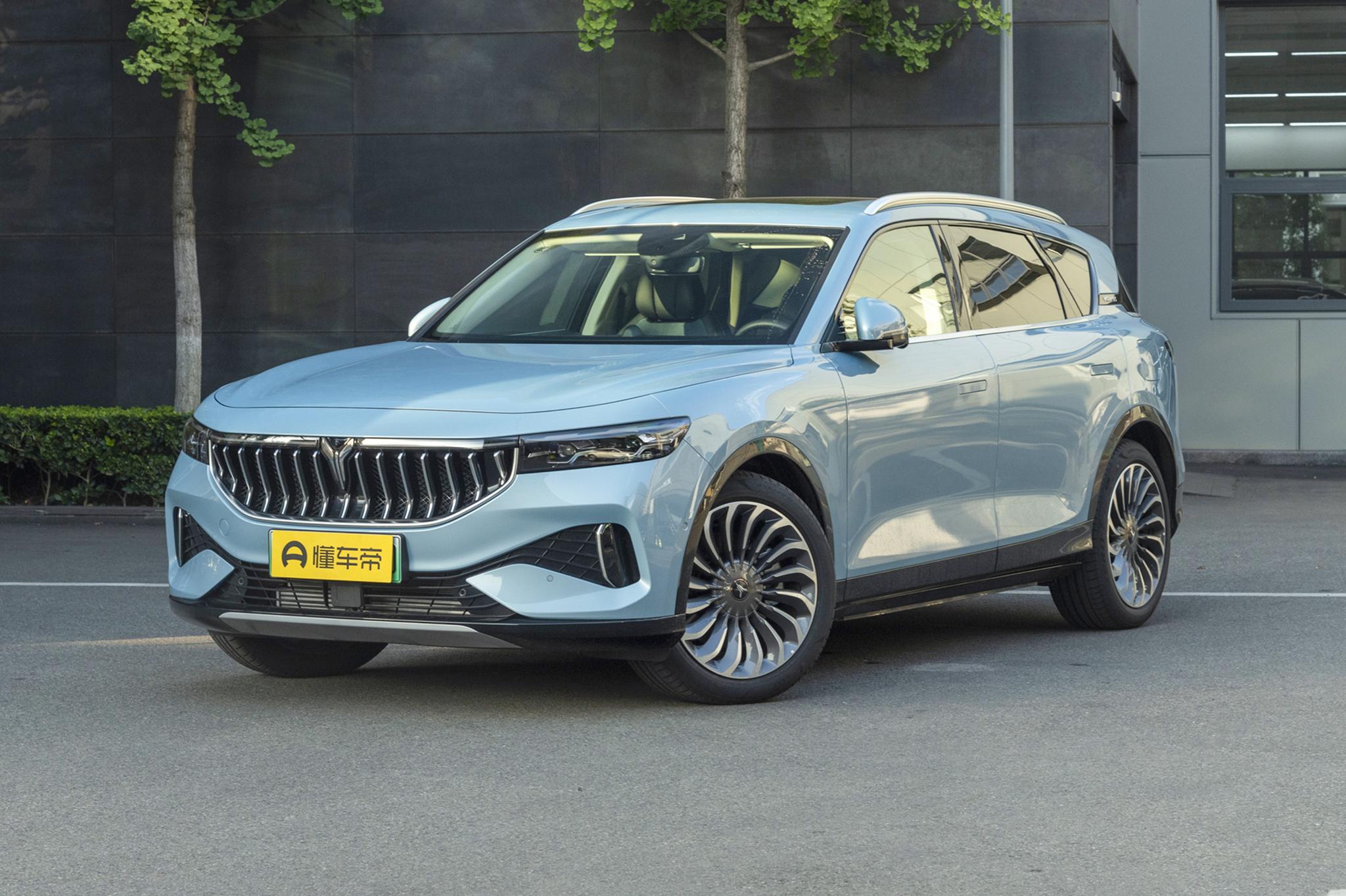 岚图FREE售31.36万起，颜值高设计好，配1.5T涡轮引擎，操控不错