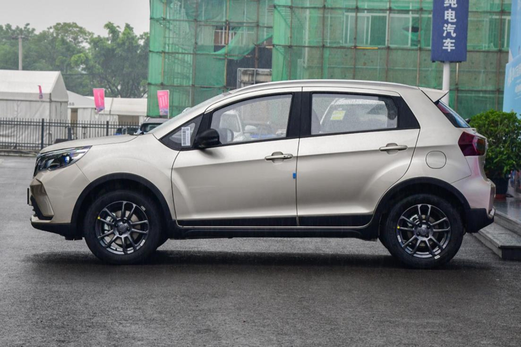 小型SUV，外观耐看动力平顺，远景X3适合家用吗？全方面评测！