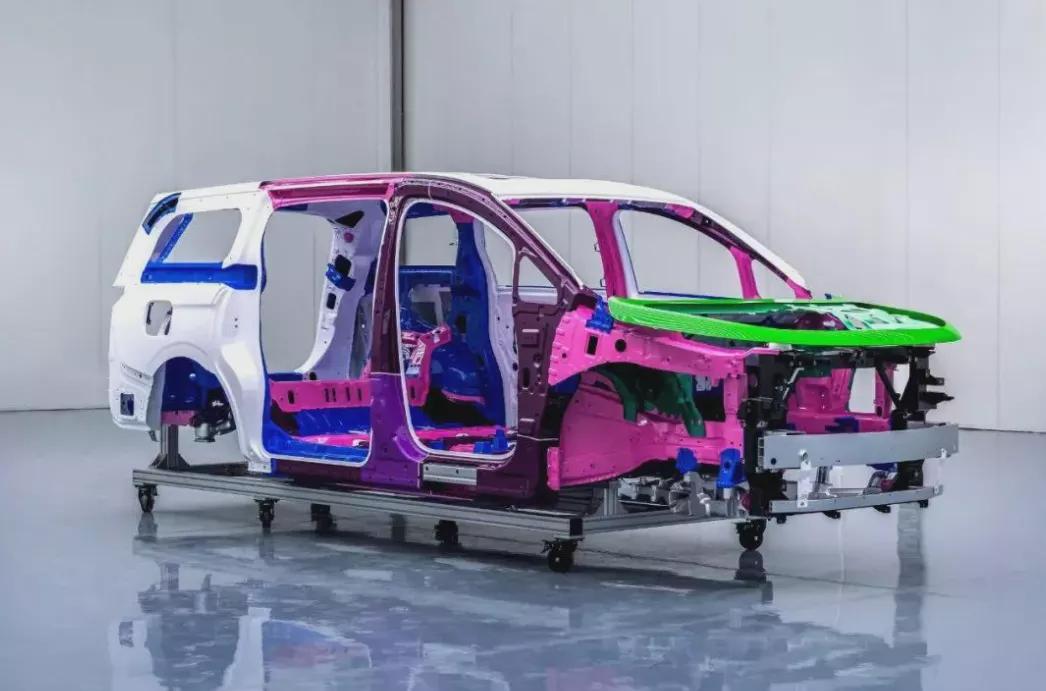 加价赛那，都赢不了“可油可电”的增程式岚图梦想家