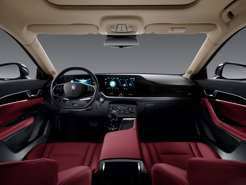 奔腾B70 2.0T车型上市 13.59-14.59万元 零百加速7.86秒