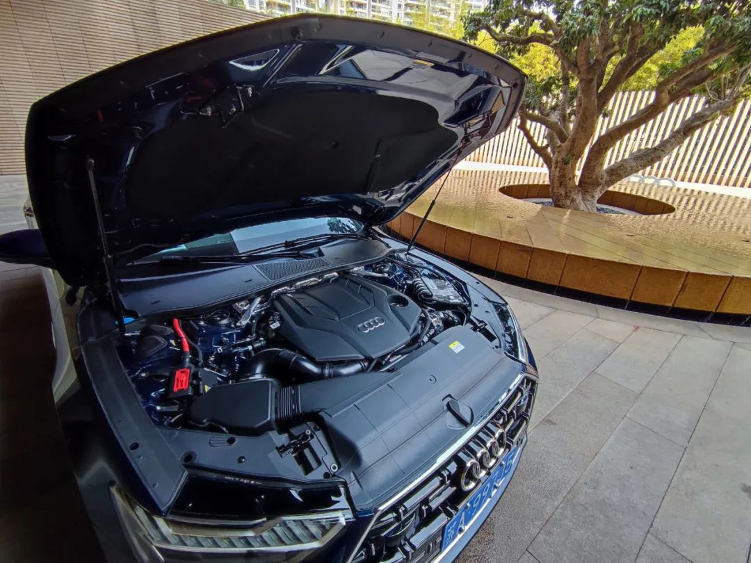 3.0T+空气悬挂，行政级轿车之巅！试驾上汽奥迪A7L