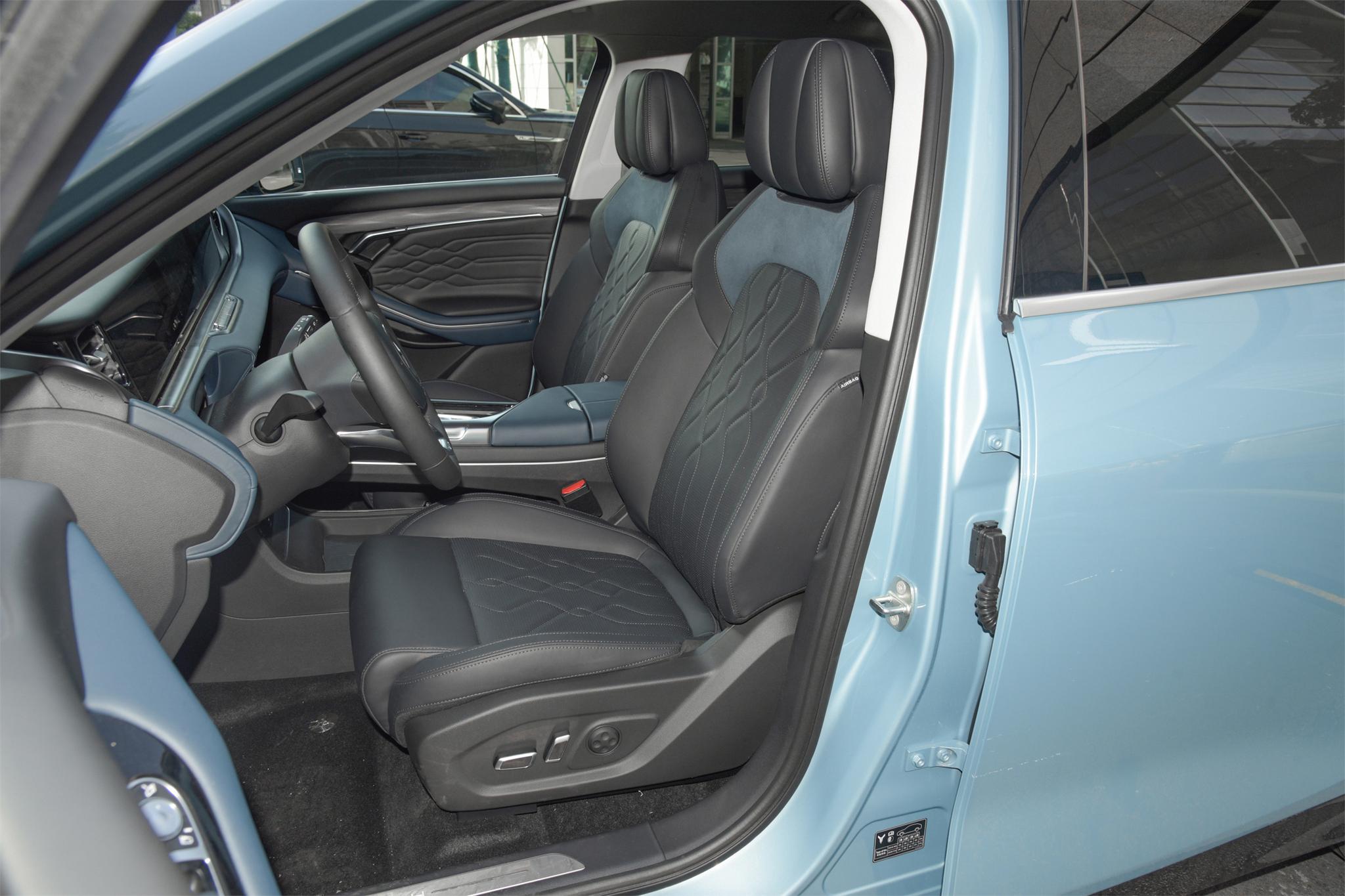 岚图FREE：空间优异，扭矩1040N·m，内饰讨喜，商务家用都行