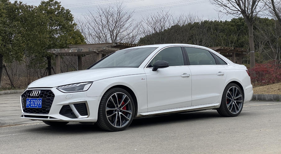 同为奥迪A4L，35 TFSI对比45 TFSI，丐版和顶配有何不同？买哪款？