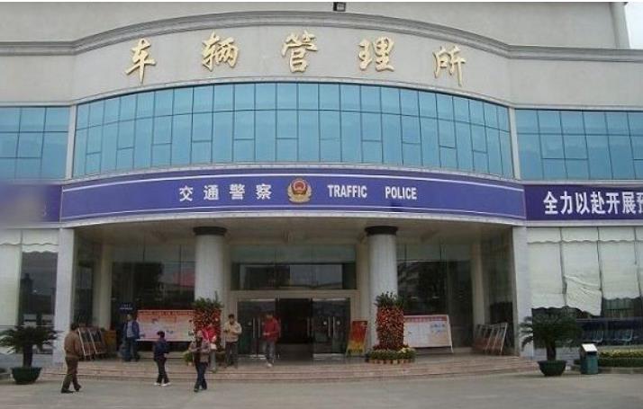 还完车贷后要怎么拿到绿本呢？