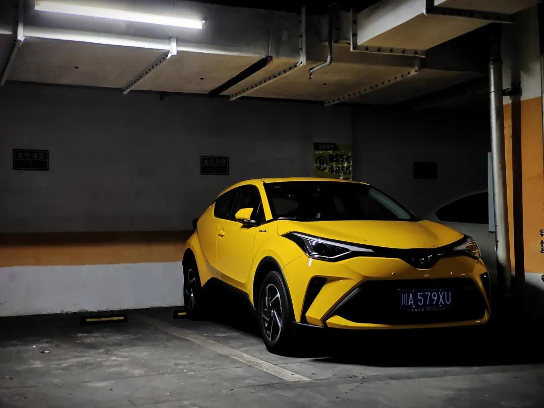 试驾广汽丰田C-HR双擎，平顺又灵活