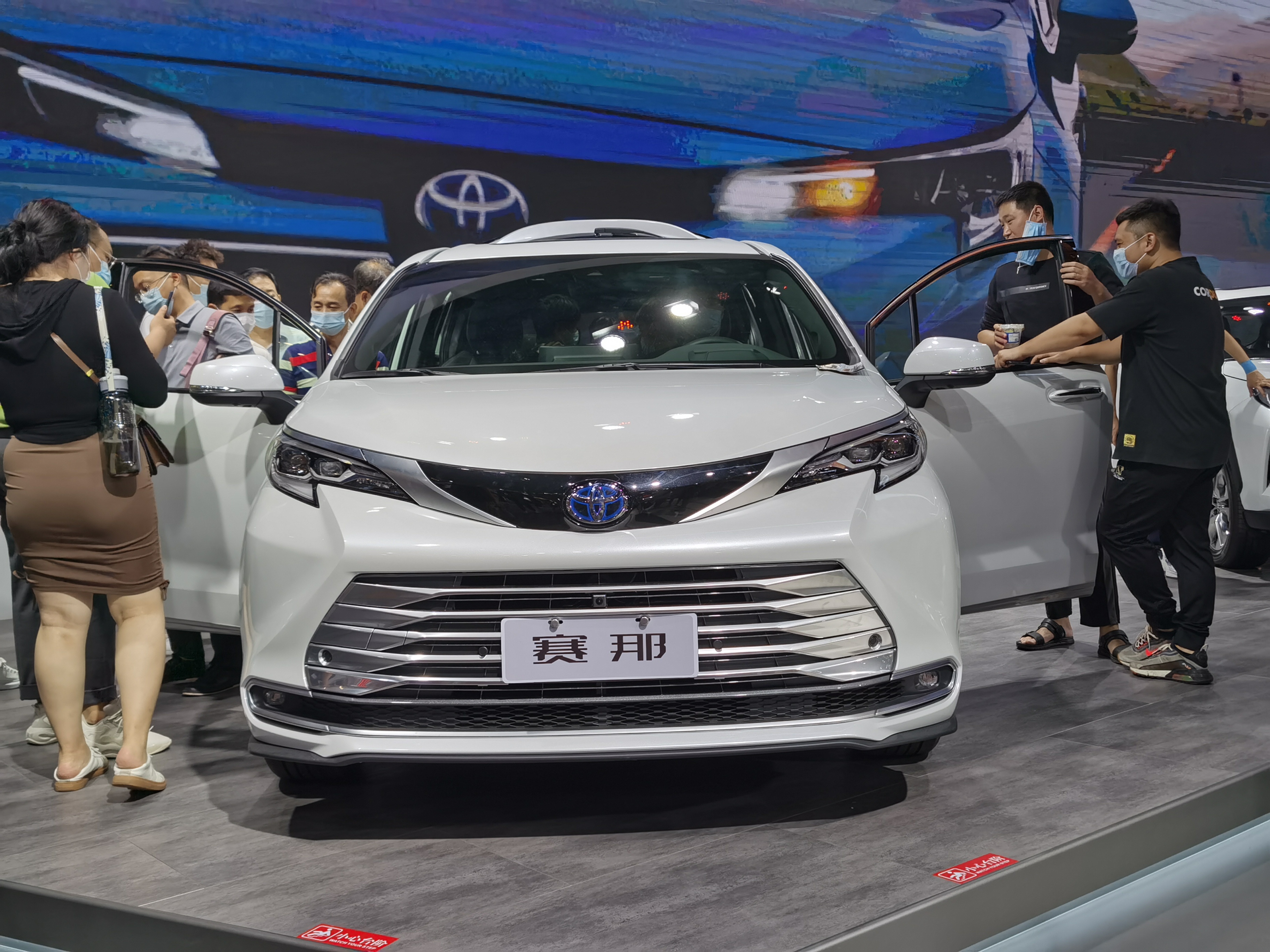 广汽丰田全新赛那亮相成都车展 GL8、奥德赛紧张了吗？
