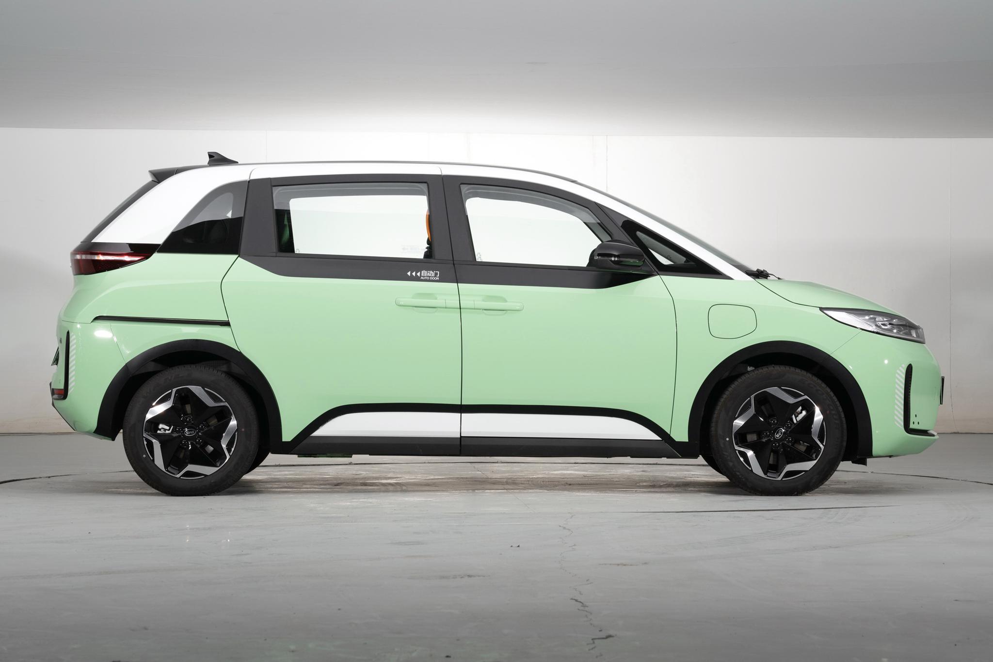 电动侧滑门,半小时快充的网约赚钱车,实拍比亚迪d1