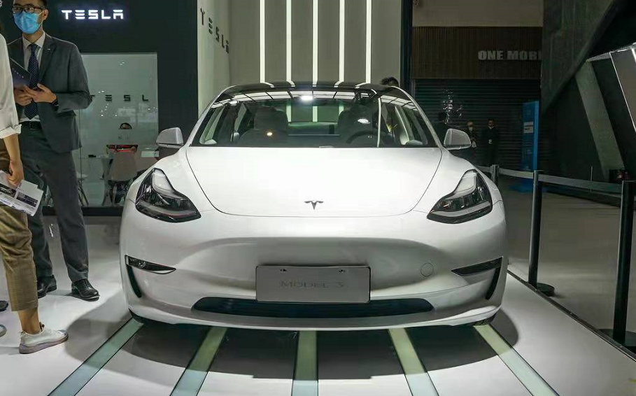 奔驰EQS定义电动豪华，蔚来ET5给足性价比，特斯拉能顶住夹击吗？