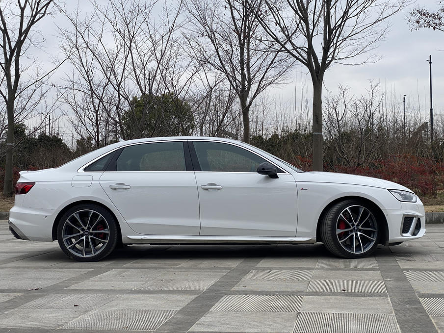 同为奥迪A4L，35 TFSI对比45 TFSI，丐版和顶配有何不同？买哪款？