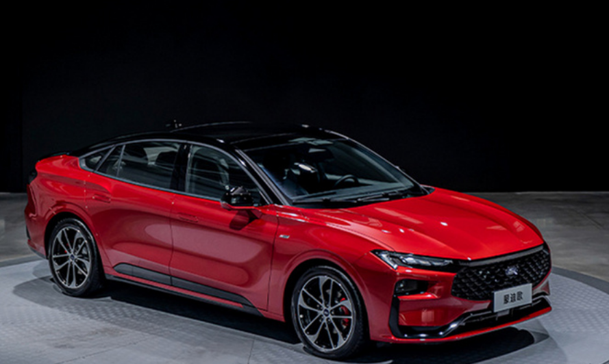 车长超4米9，内置大连屏，全新蒙迪欧开启预售