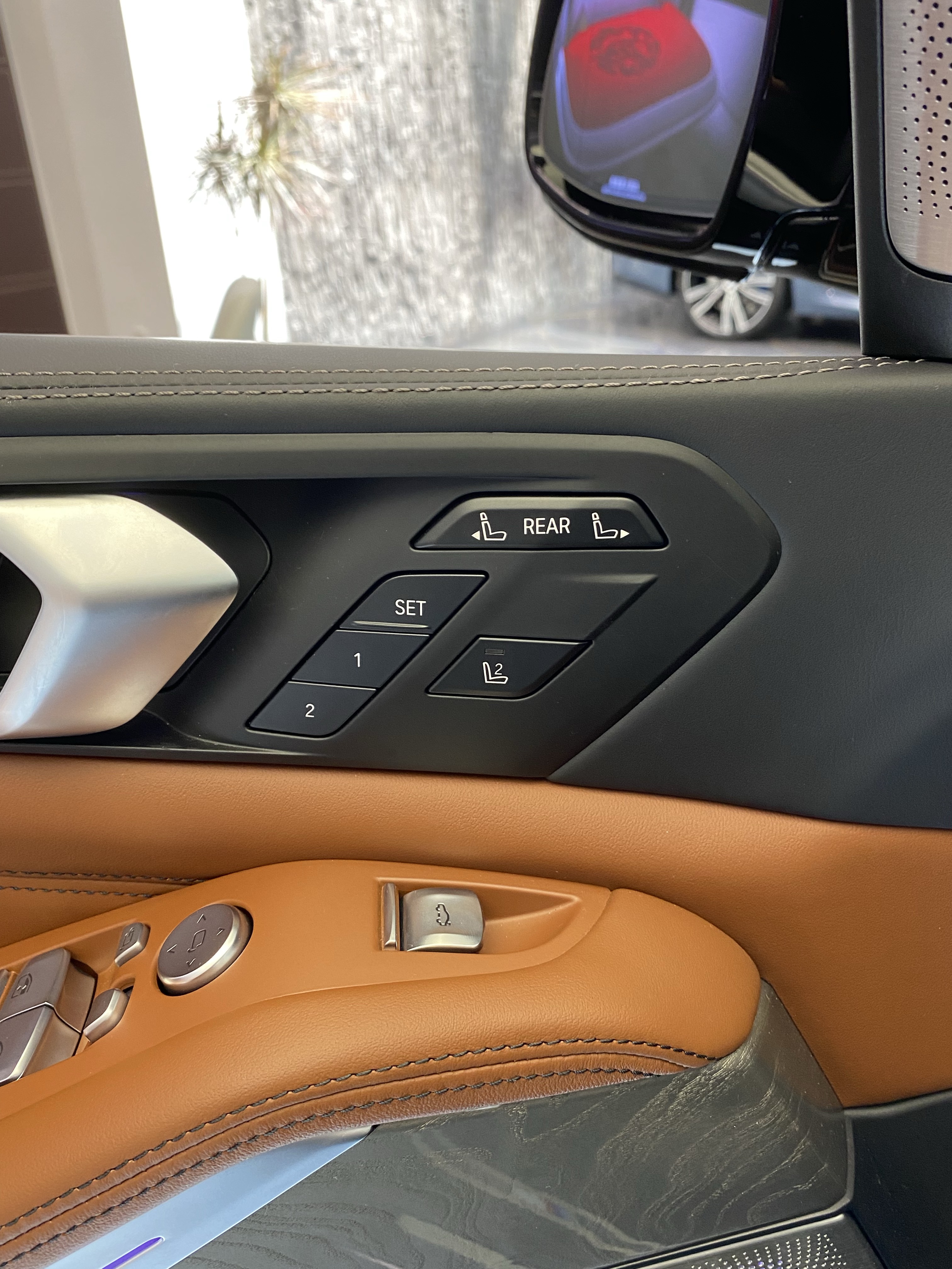 材料工程师评静态BMW X7：百万级宝马不该有槽点｜潘工车记