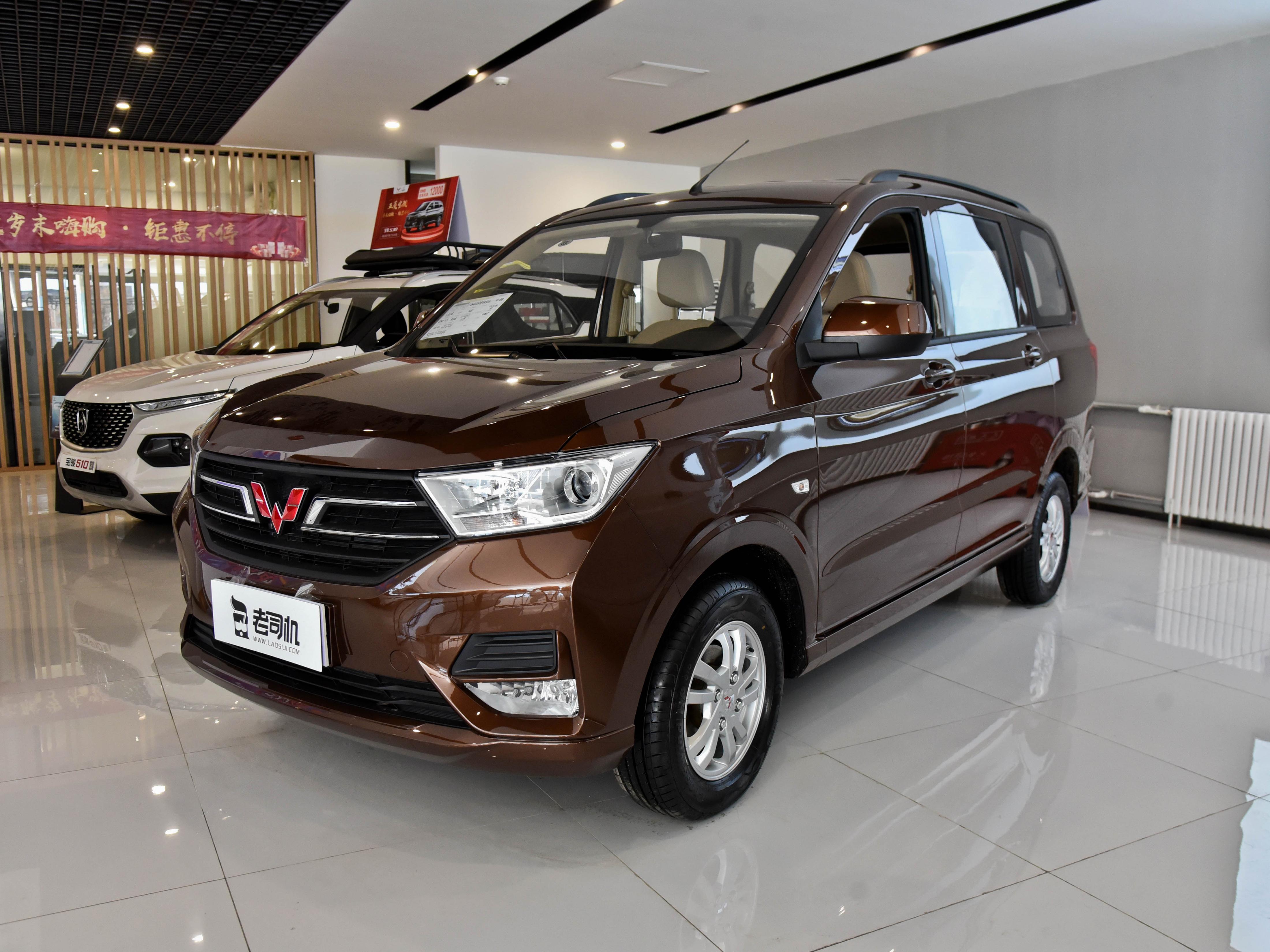 山路跑得快,能拉能赚钱,外国人也眼馋的"神车",实拍五菱宏光