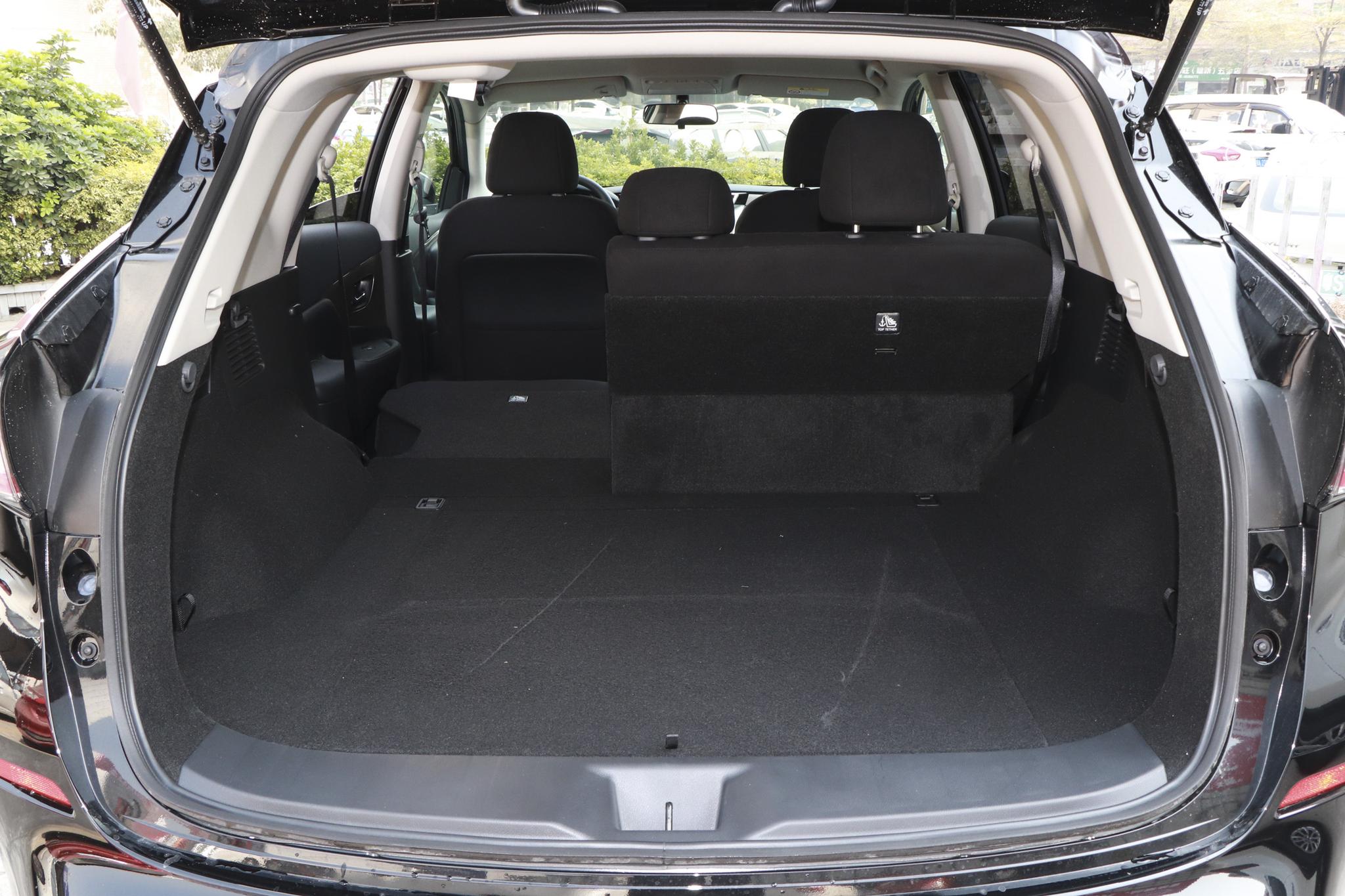 日产楼兰配2.5l发动机,外观比汉兰达更个性,乘坐舒适的中型suv