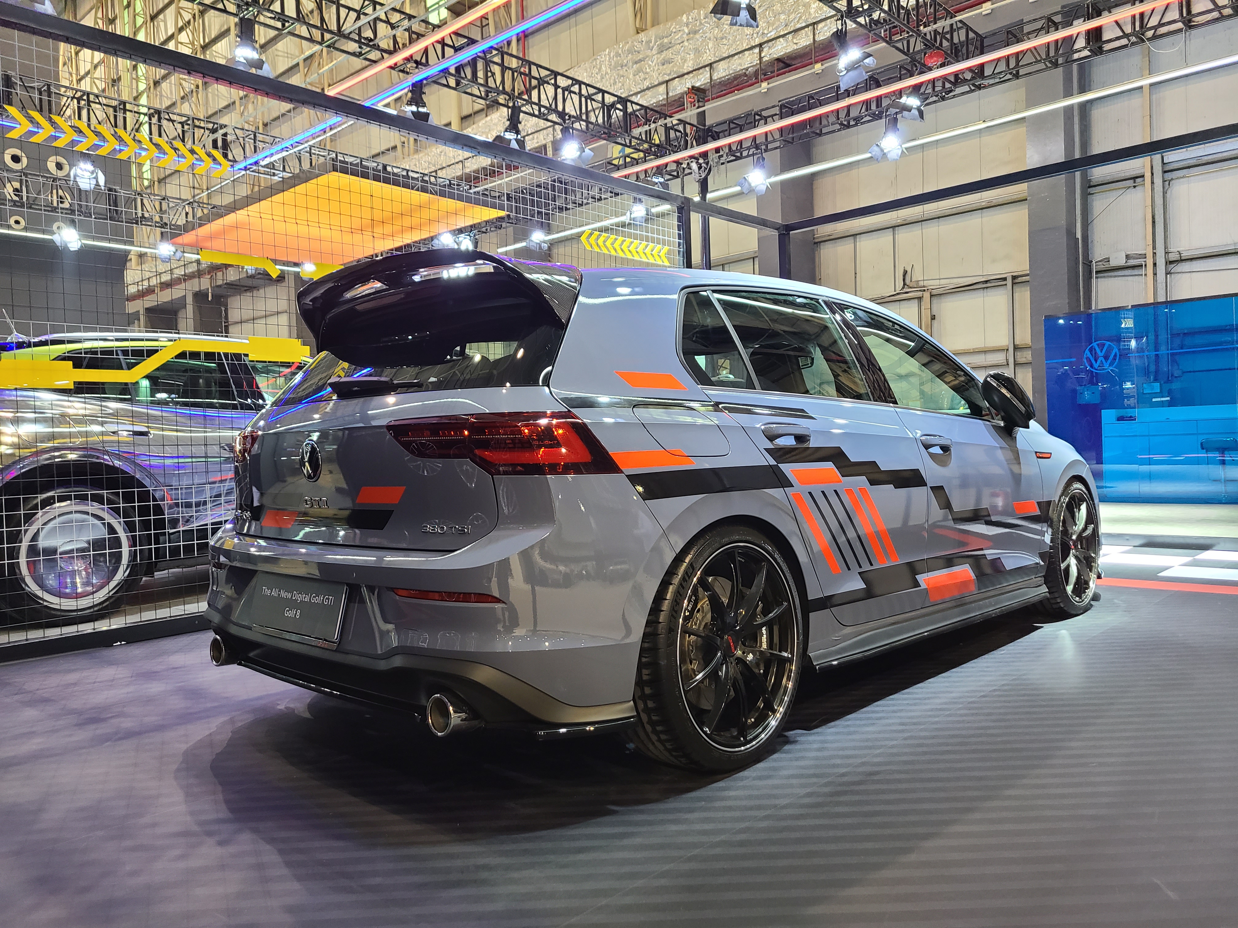 配碳纤维套件 高尔夫gti定制版亮相 外形更夸张