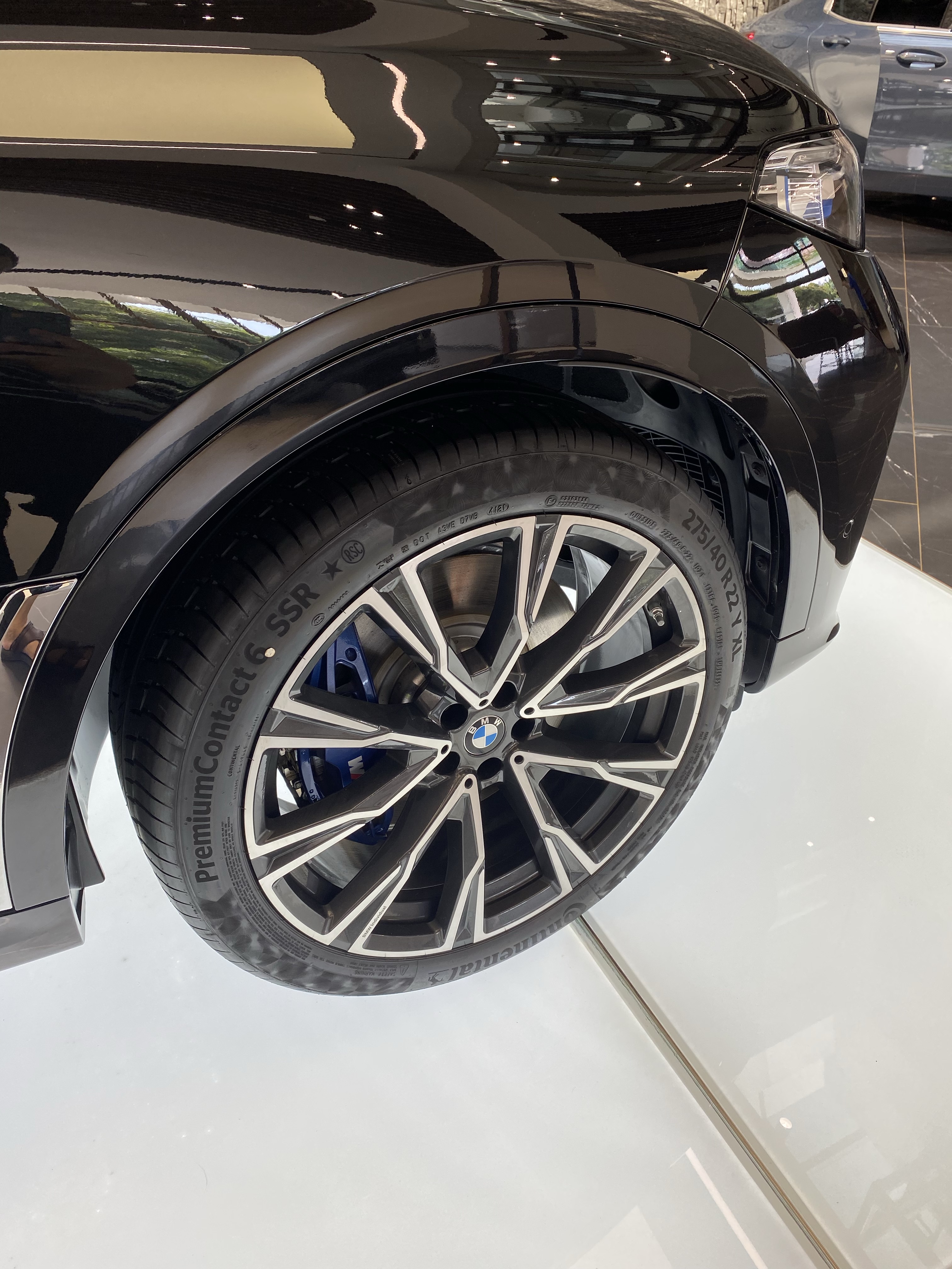 材料工程师评静态BMW X7：百万级宝马不该有槽点｜潘工车记