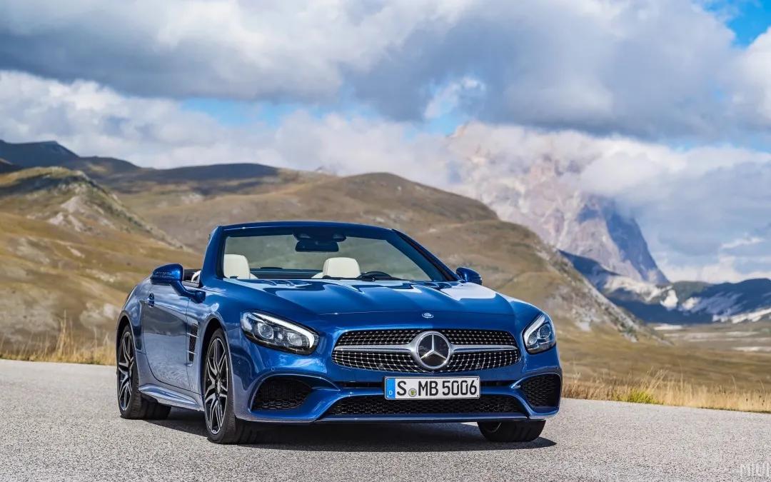 这款奔驰四座轿跑采用跑车平台、V8发动机，性能堪比法拉利