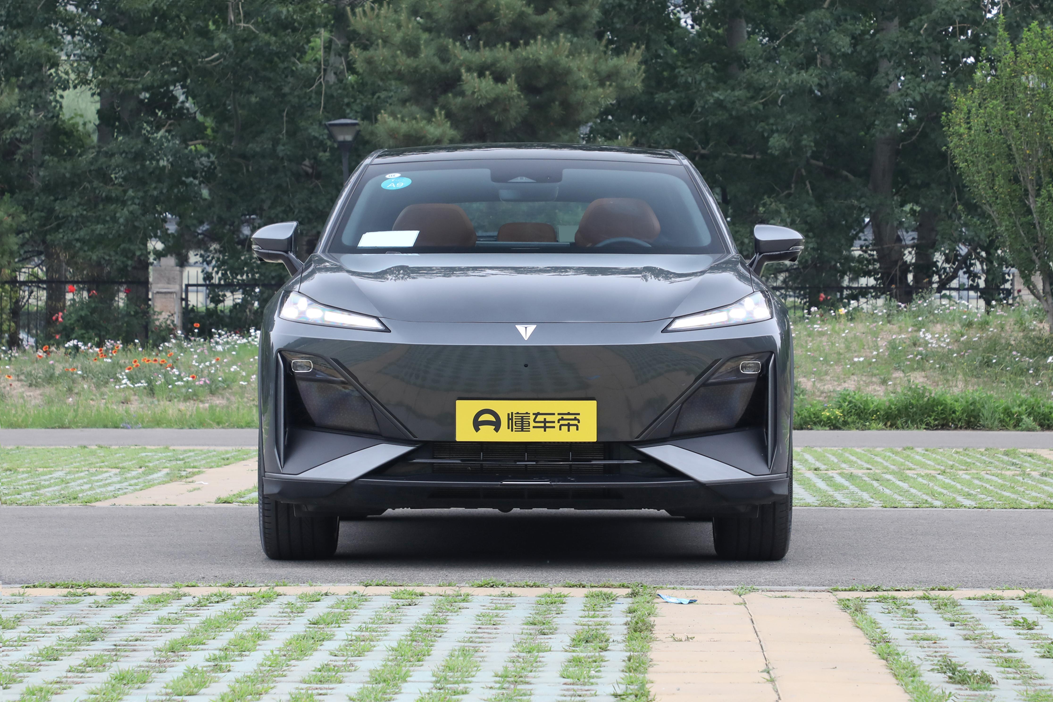 全面讲解深蓝S7，6.7秒破百，纯电续航520KM，售价18.99万