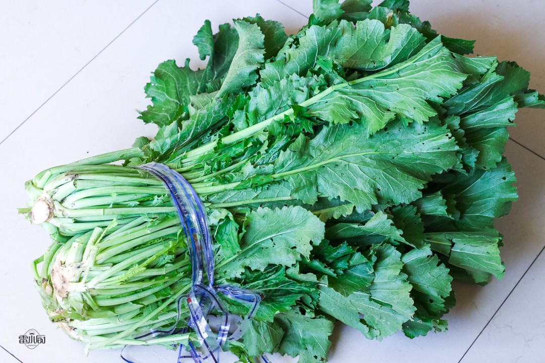 腌了一坛雪菜，家人都说好吃，又腌了一坛，做法一看就会，零失败