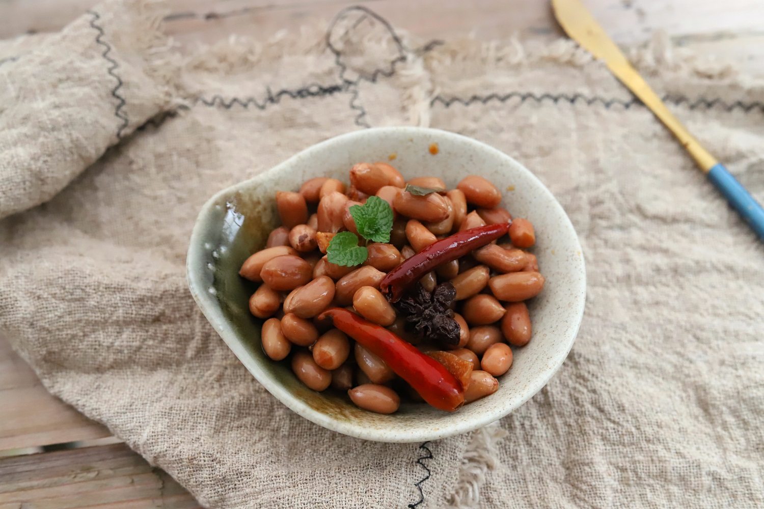 简单两步教您做卤花生,在家吃饭的下酒好菜,全家人都爱吃