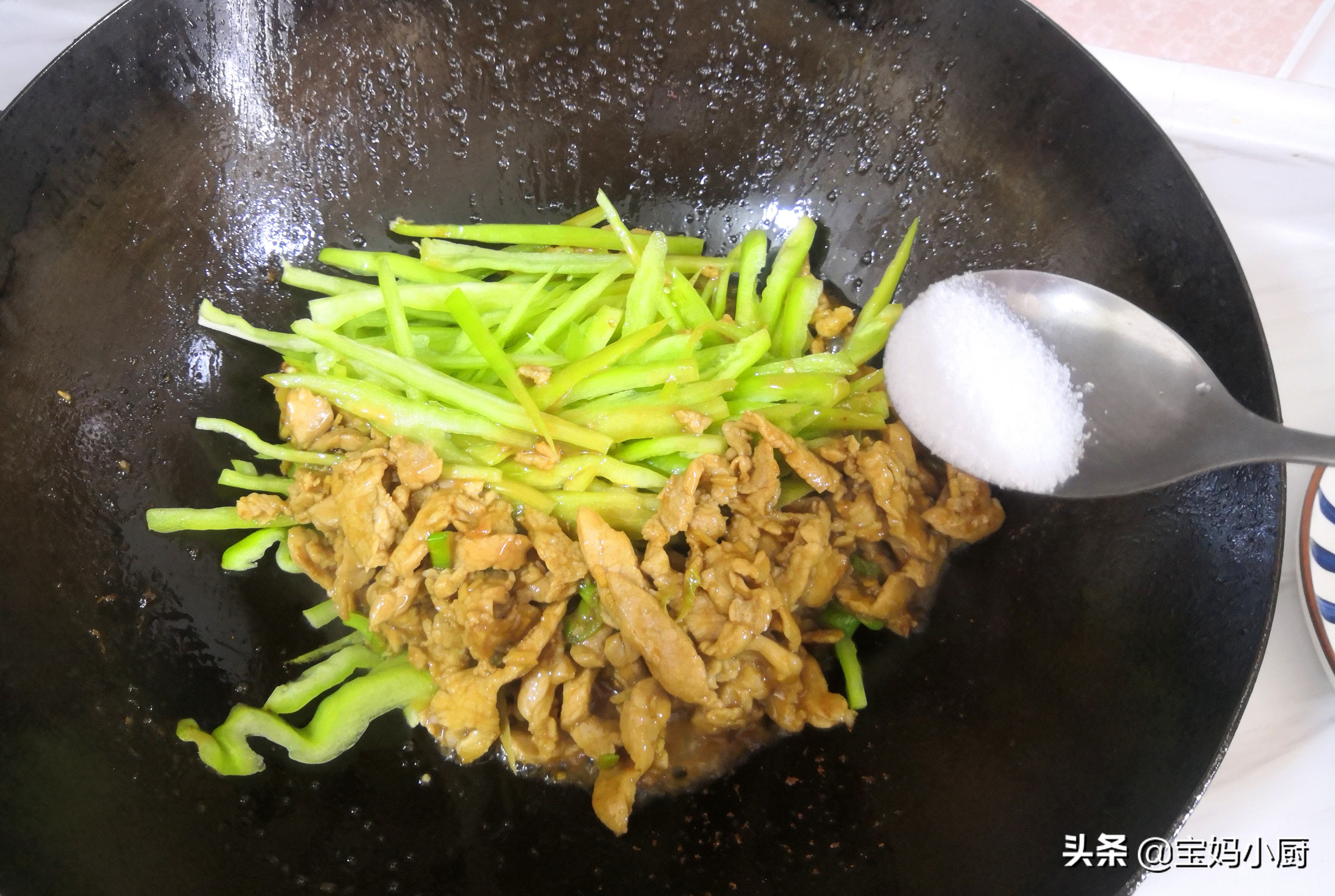 尖椒肉丝怎么做（教你做出比饭店还好吃的尖椒肉丝）