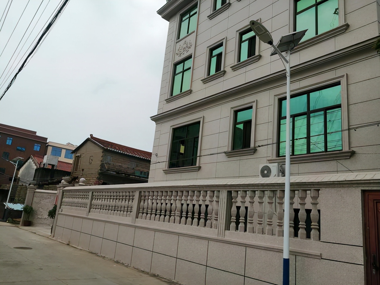 真石漆外墙效果图片大全(农村外墙喷真石漆的做法很流行) - 赤虎壹号