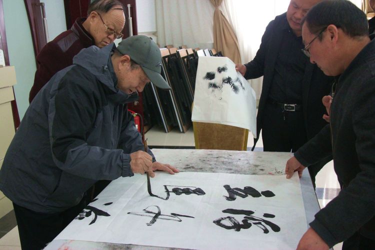 刘顺虎：远瞻红日染秋色 近看墨翁画腊梅