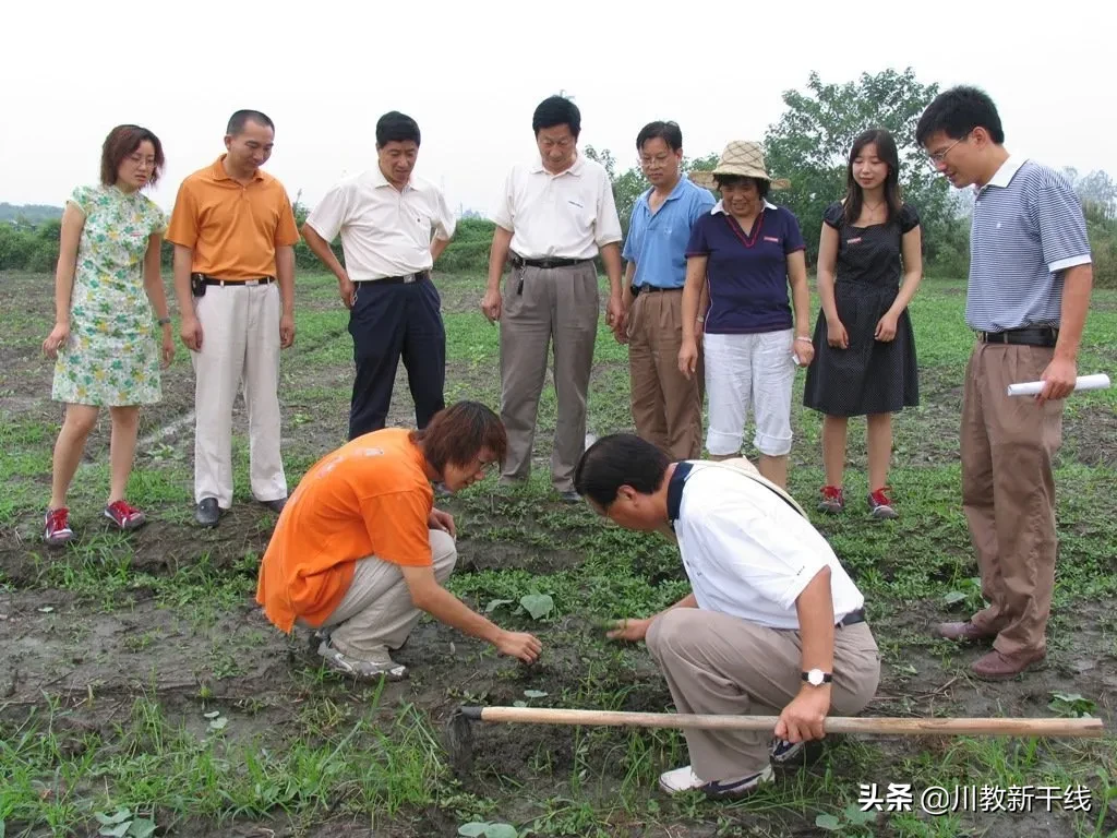 邓忠君：扎根四川大学锦城学院学生农场的“现代农夫”