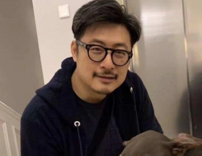 王岳伦父亲是谁（王岳伦真实背景与背景被扒）
