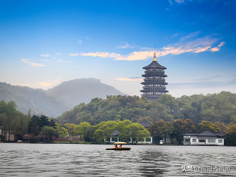 中国首座彩色铜雕宝塔，为西湖十景之一，浙江省杭州市雷峰塔