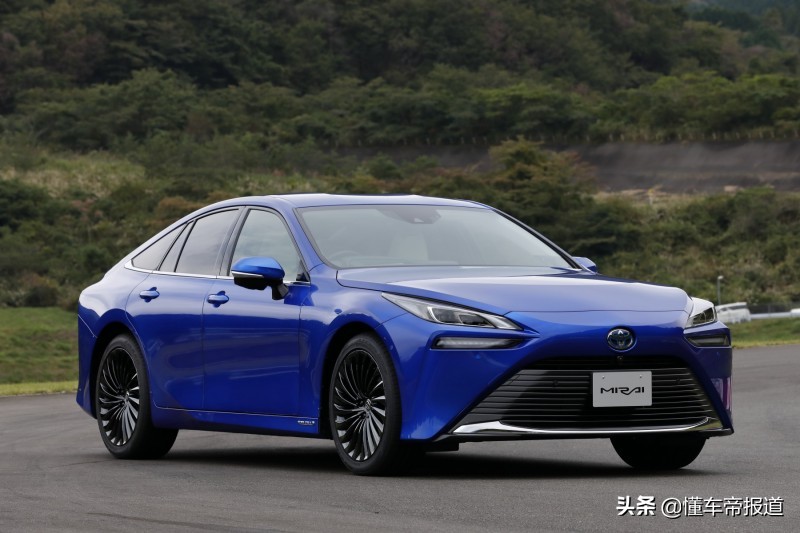 新车 </p><p>　　 续航600公里！长安CS75 FCV氢燃料电池车亮相