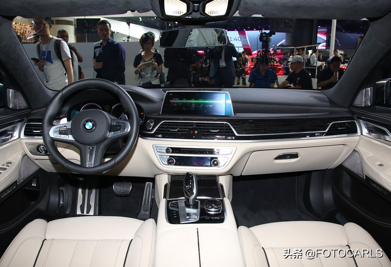 宝马M760Li 6.6T V12实拍，炭黑极富磨砂质感，宝马史上最快加速