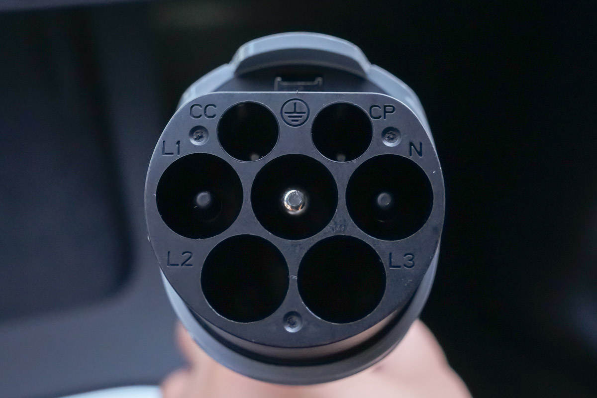 开箱特来电新能源汽车充电枪,放在后备箱有备无患